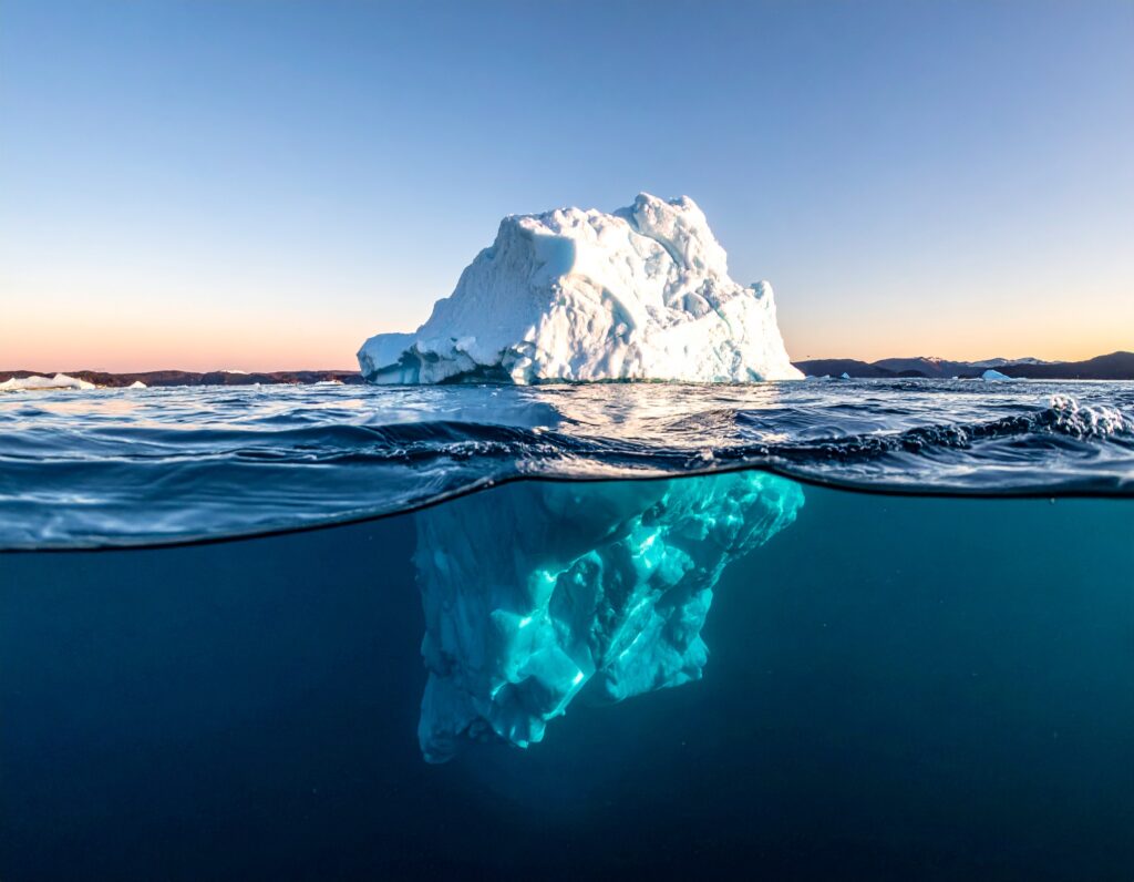 Iceberg vue du dessus et du dessous